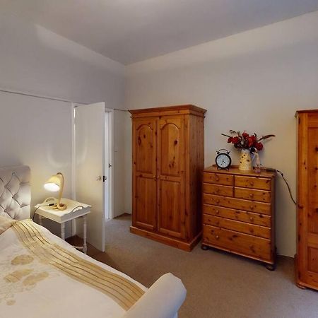 West Hoathley Spacious One Bedroom Flat מראה חיצוני תמונה